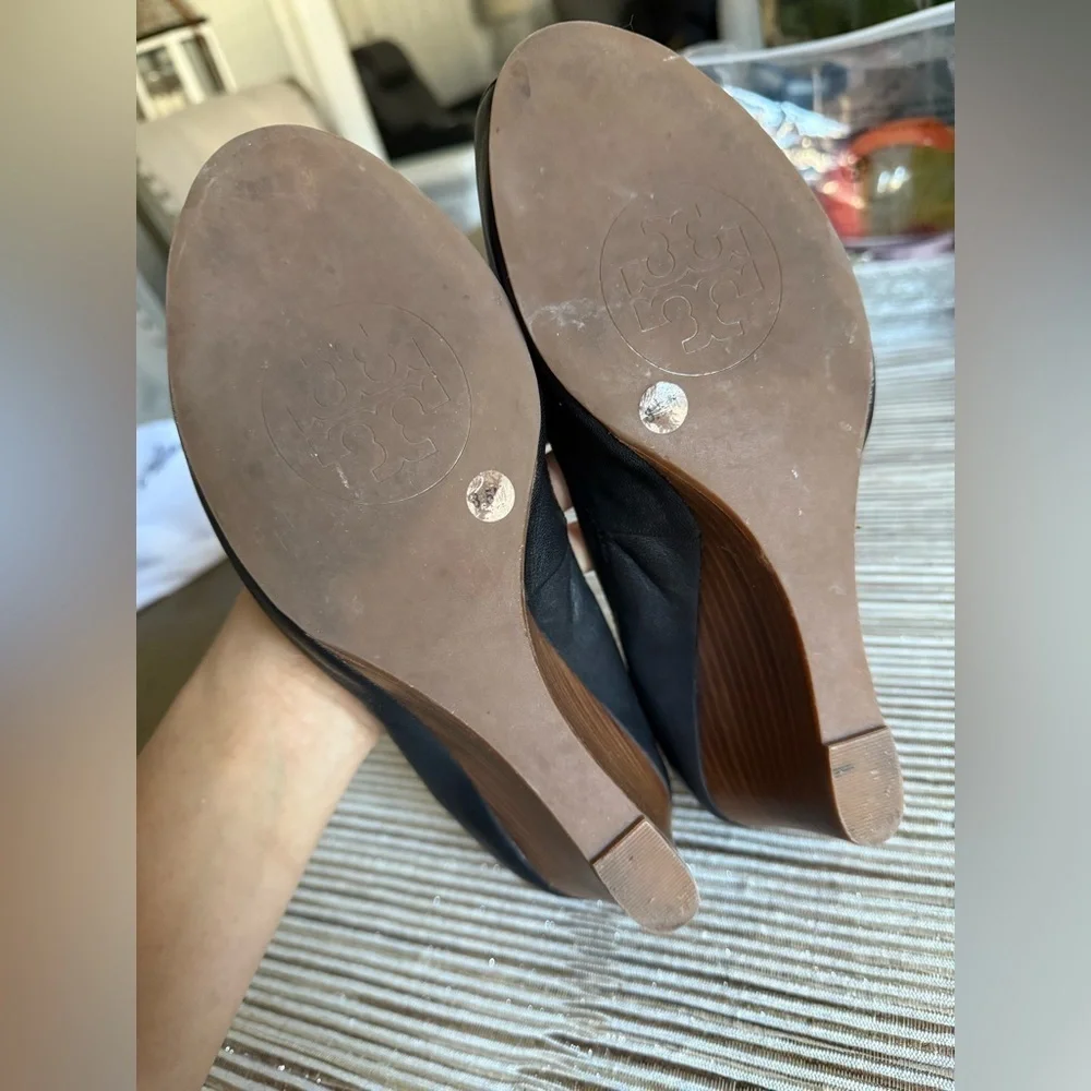 Tory Burch Open Toe Black Leather Wood Wedge Heel Shoes Size 8.5m